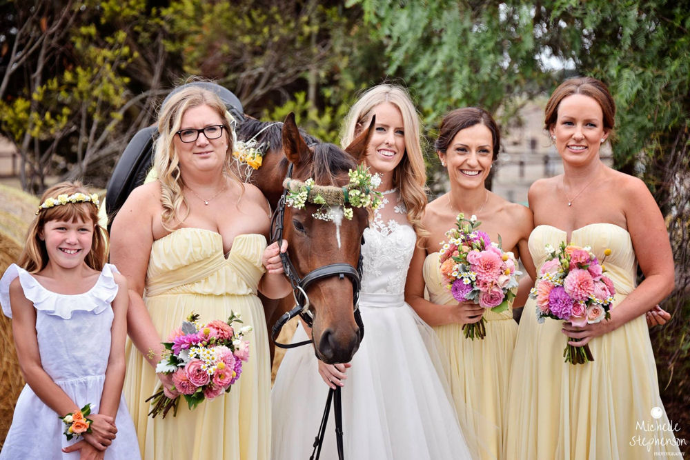 Mentett lovak az álomesküvőn